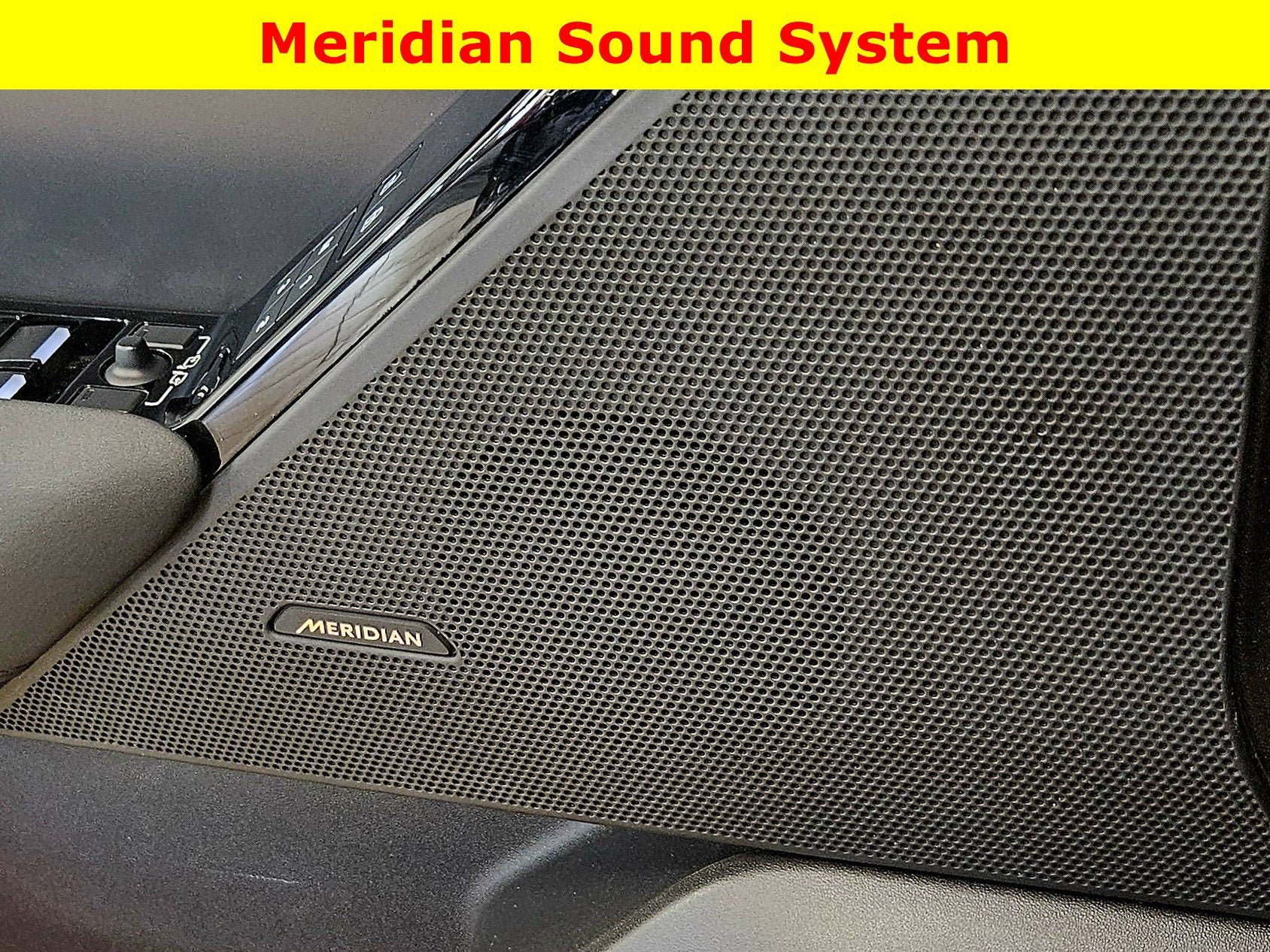 2025 Land Rover Range Rover Velar Dynamic SE