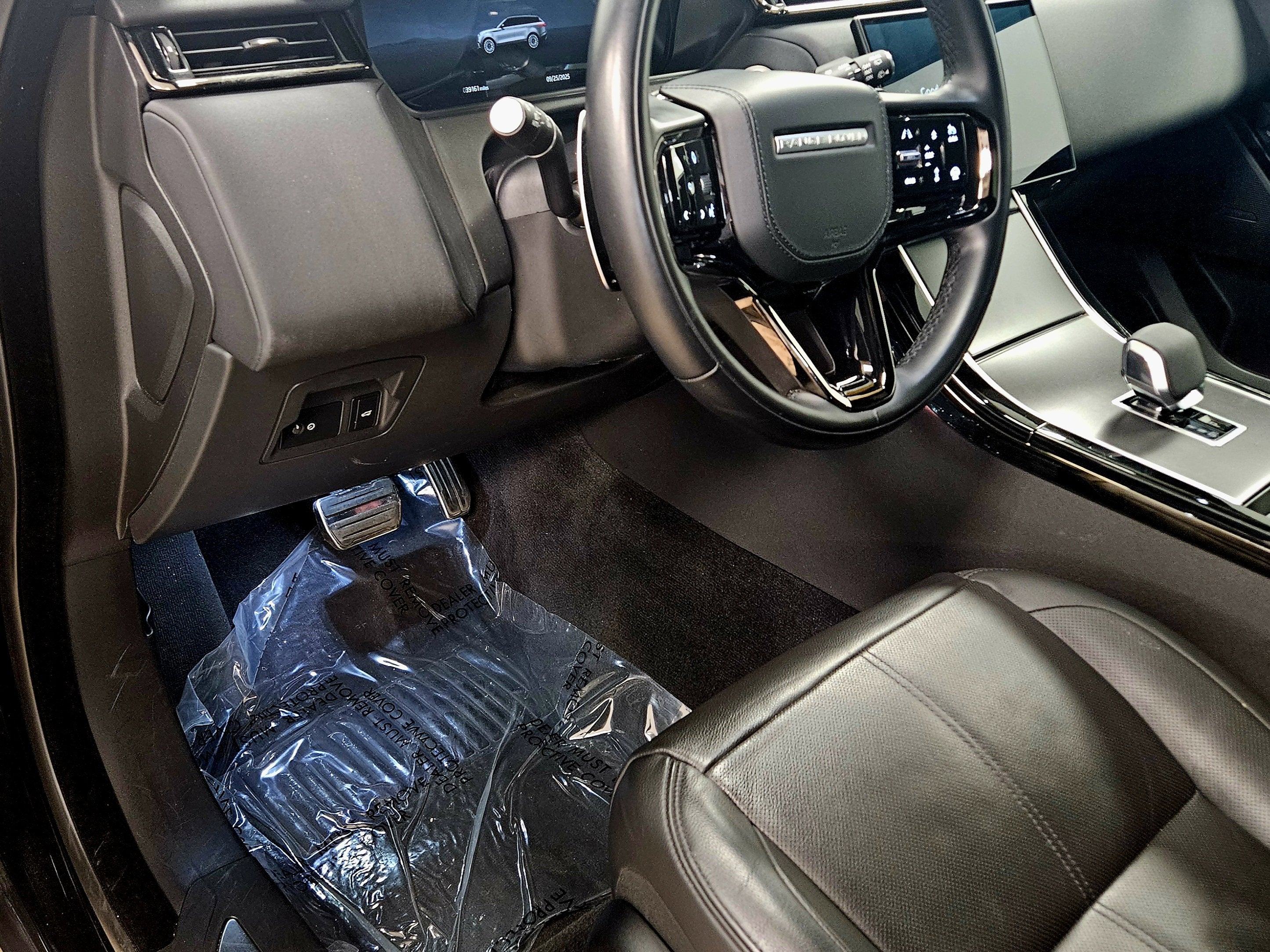 2025 Land Rover Range Rover Velar Dynamic SE