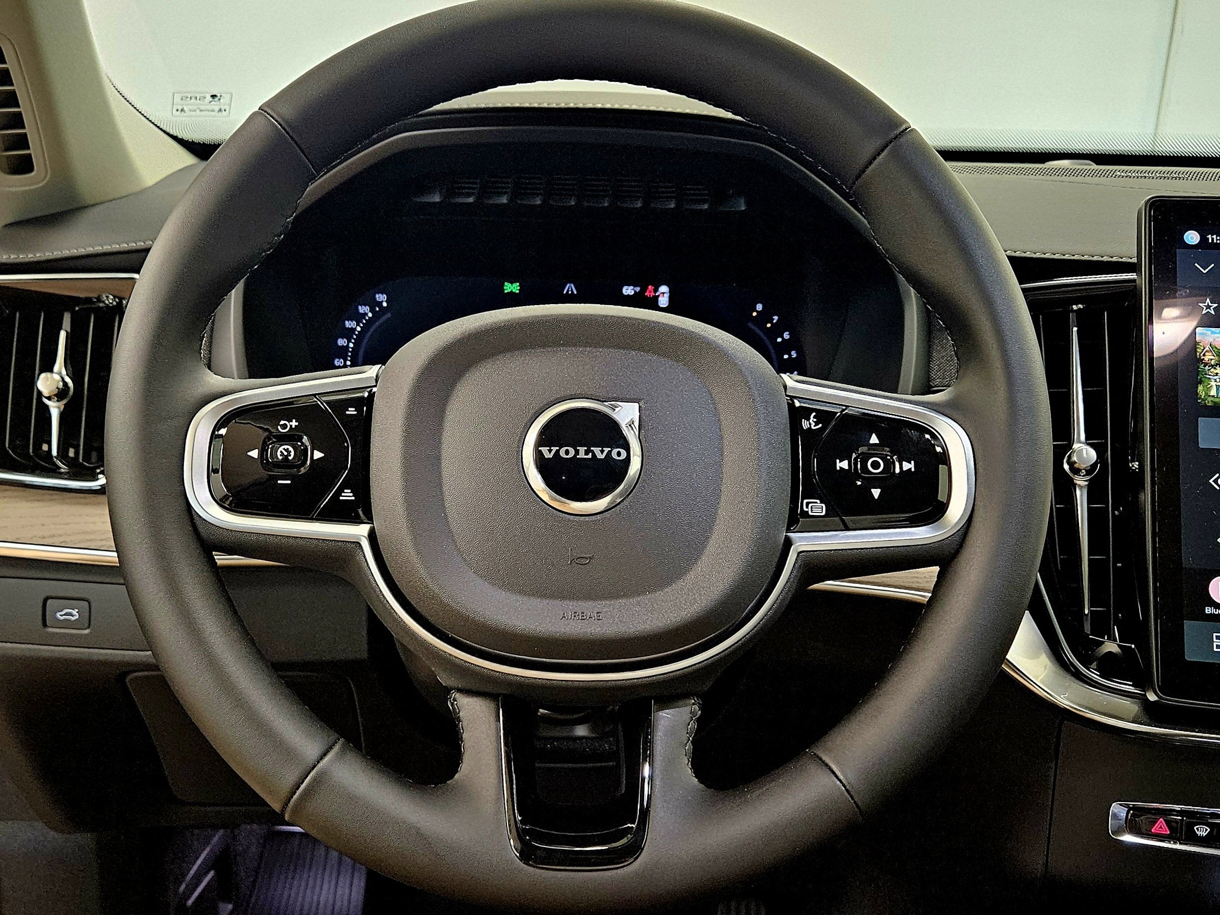 2026 Volvo XC90 Plus