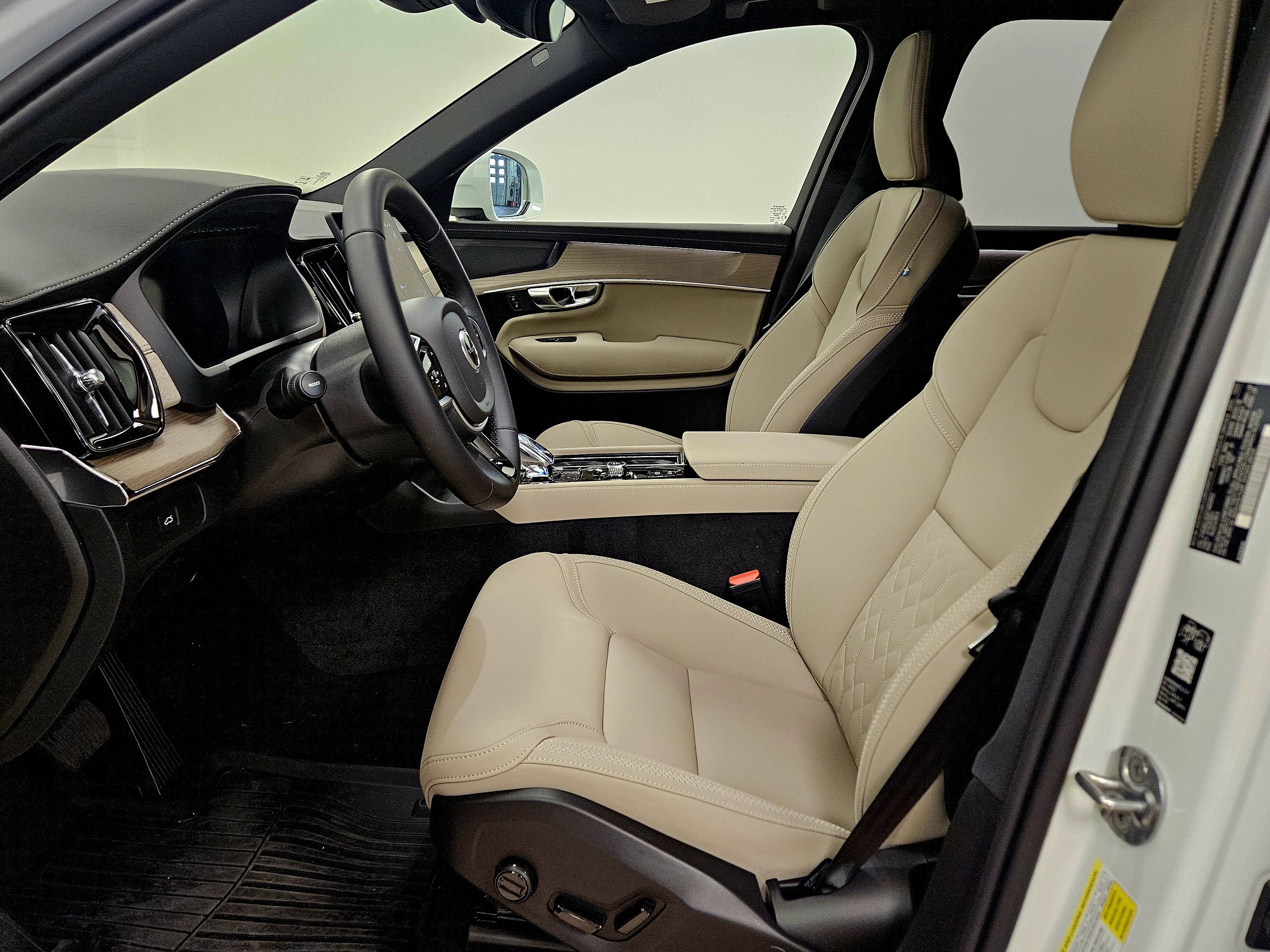 2026 Volvo XC90 Plus