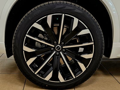 2026 Volvo XC90 Plus