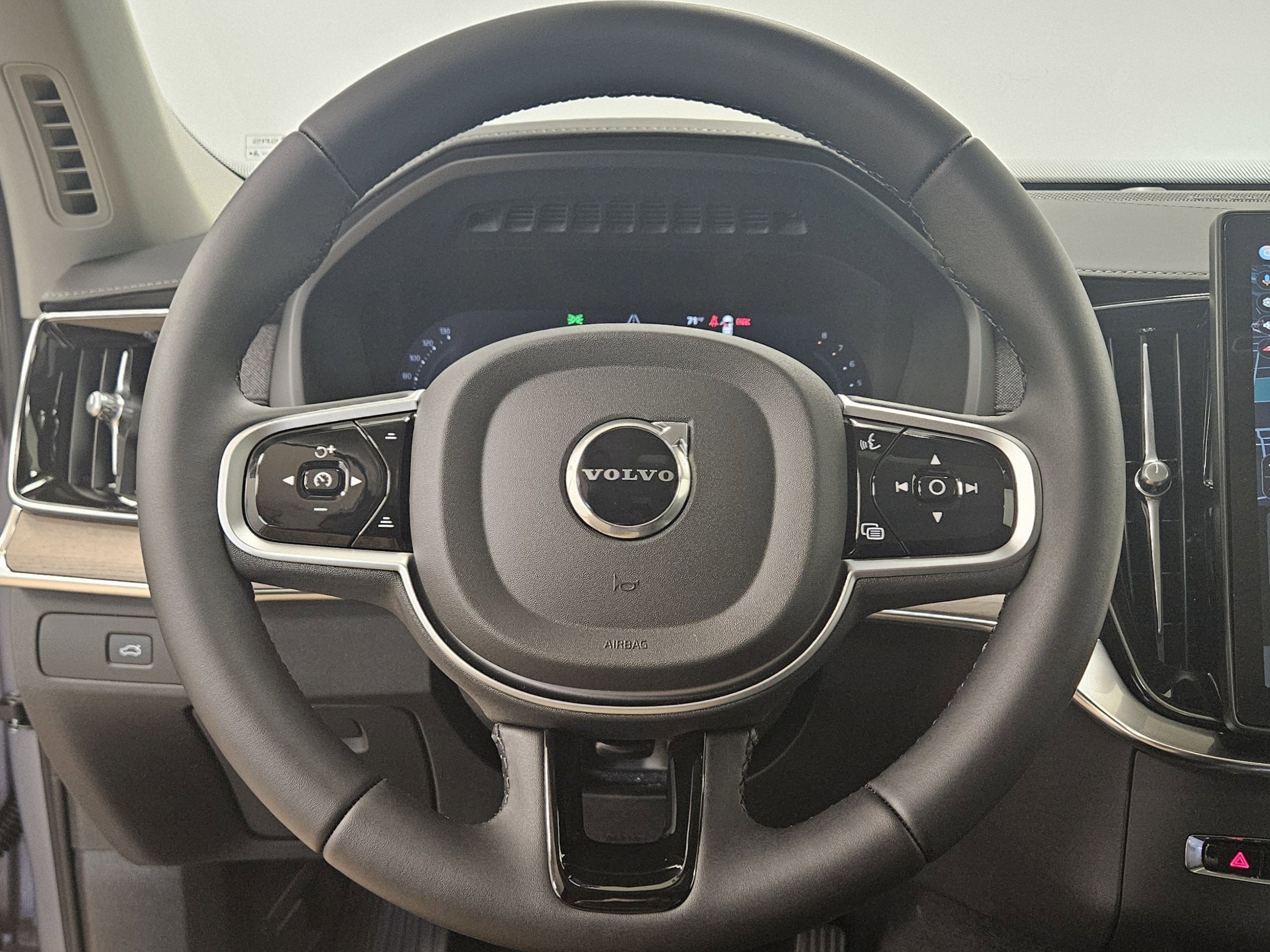 2026 Volvo XC90 Plus