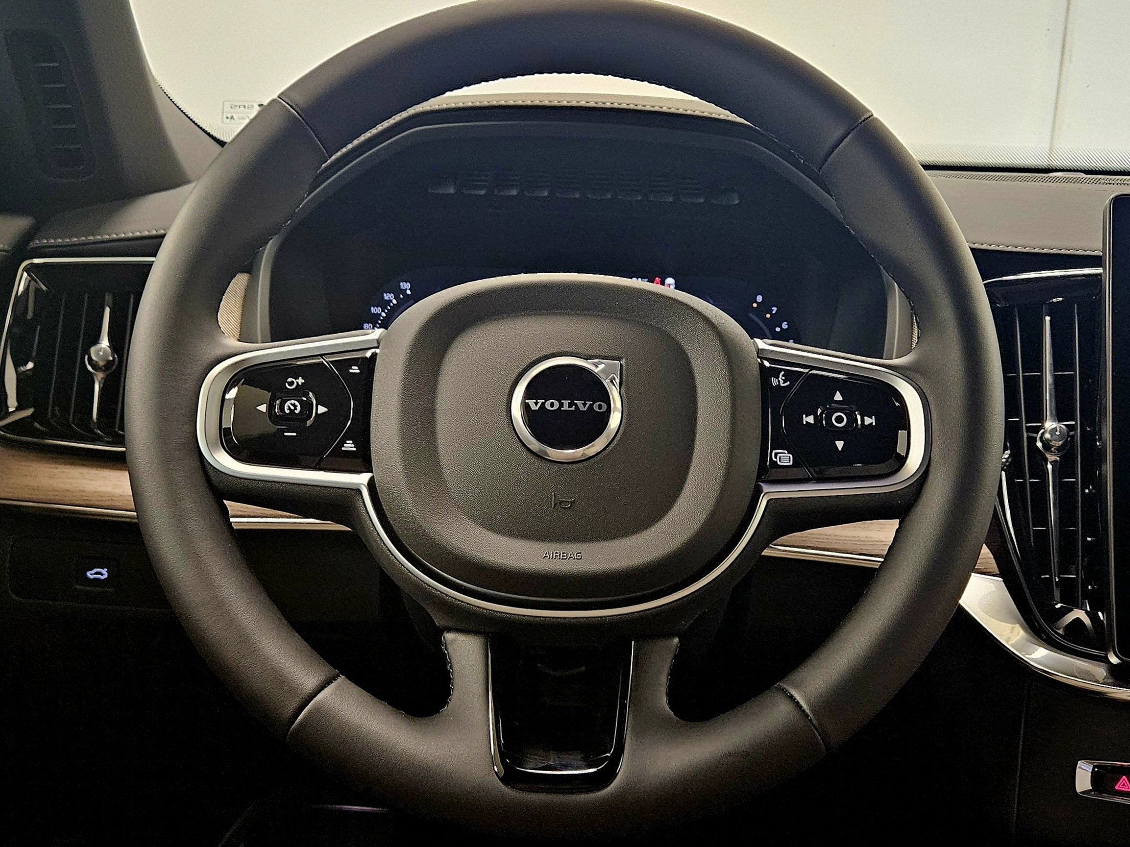 2026 Volvo XC90 Plus