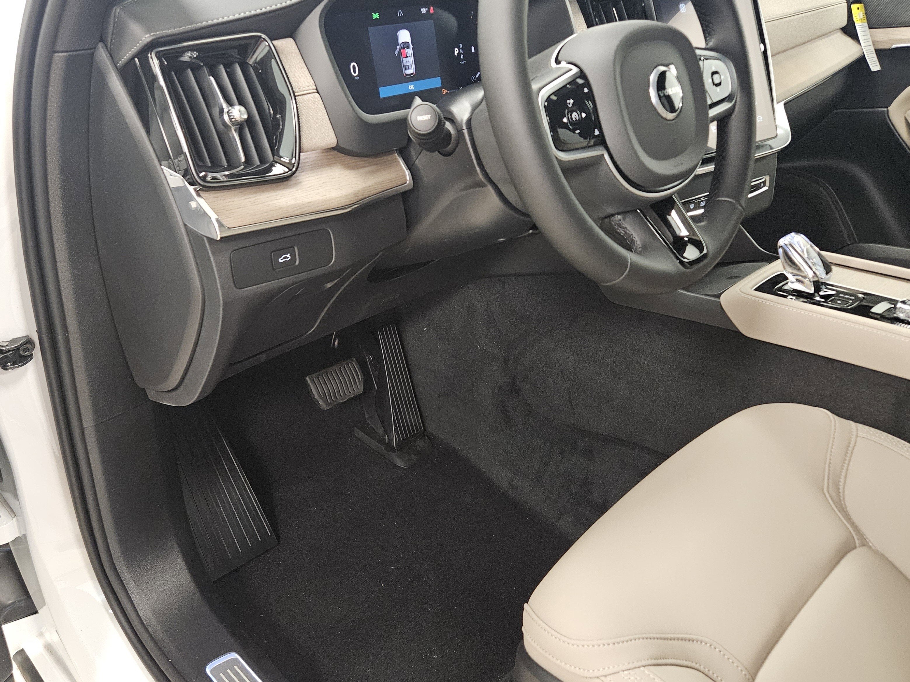 2026 Volvo XC90 Plus