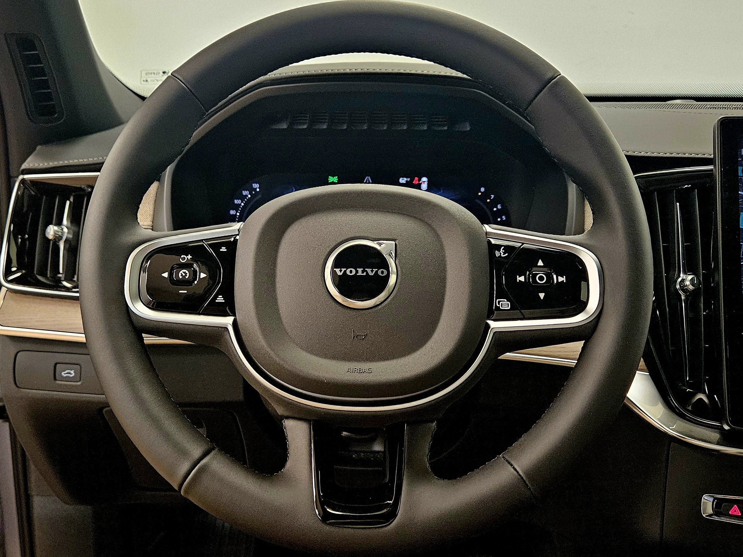 2026 Volvo XC90 Plus