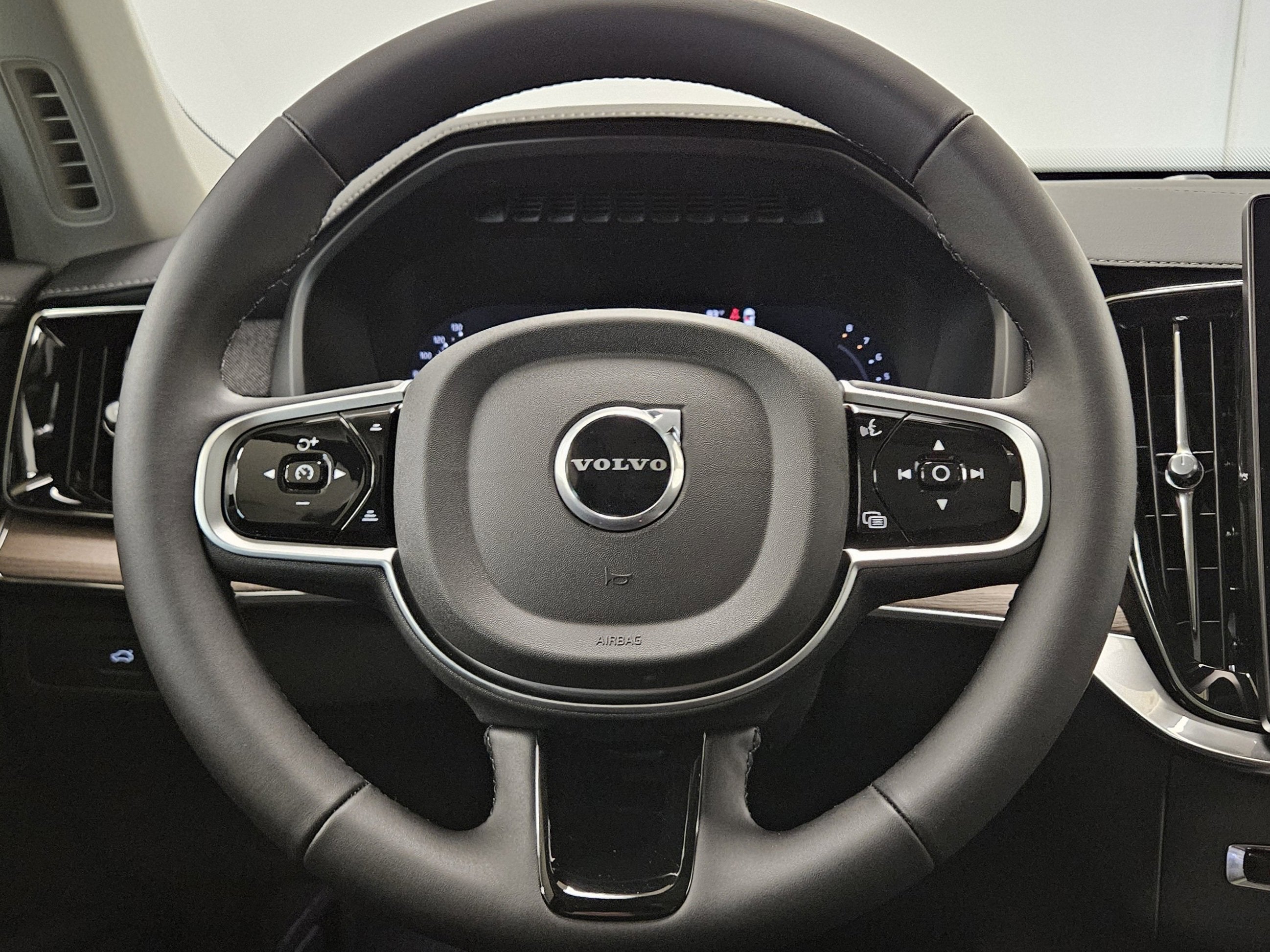 2026 Volvo XC90 Core