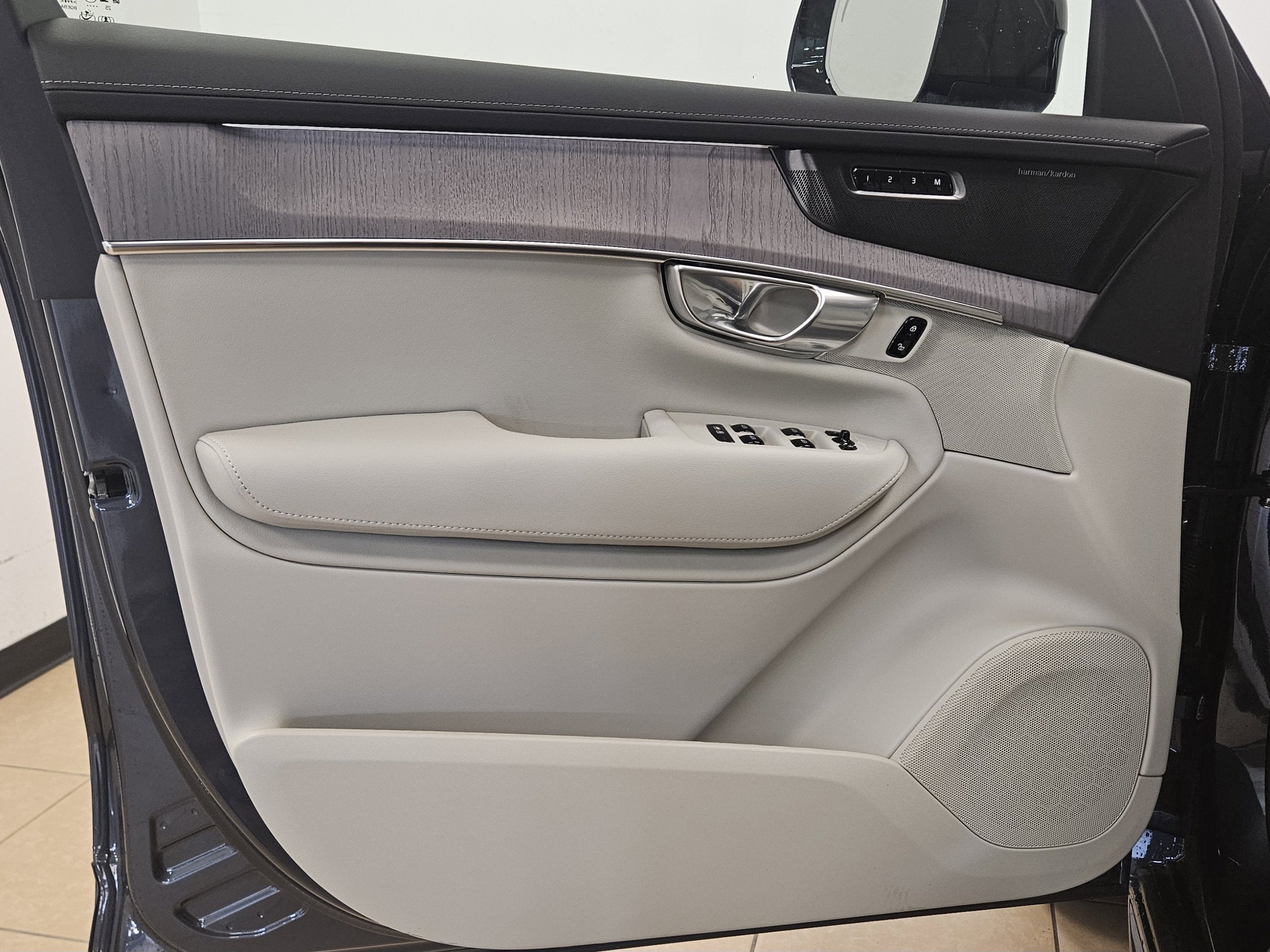 2026 Volvo XC90 Ultra Dark Theme