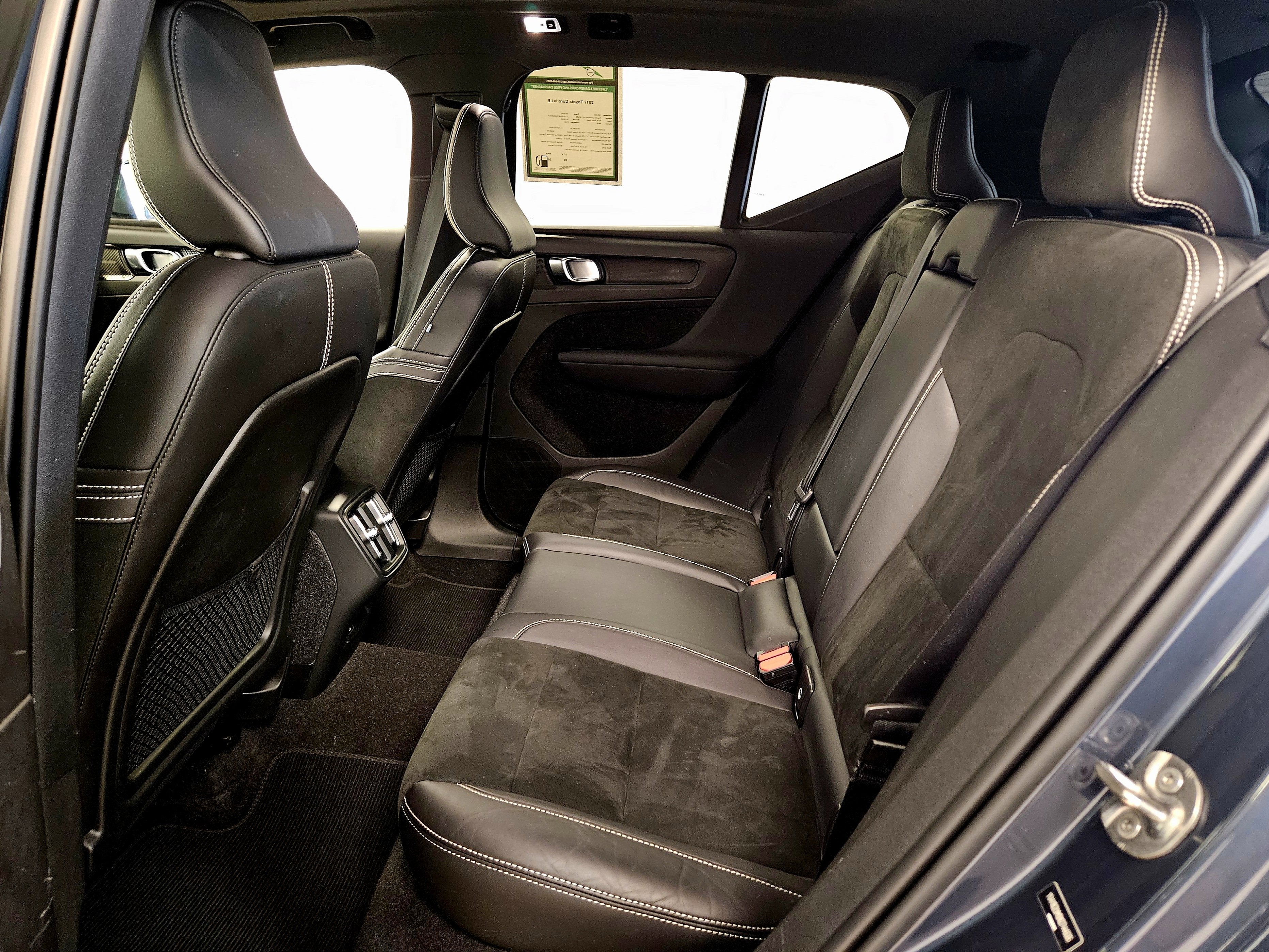 2022 Volvo XC40 R-Design