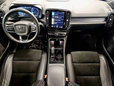2022 Volvo XC40 R-Design