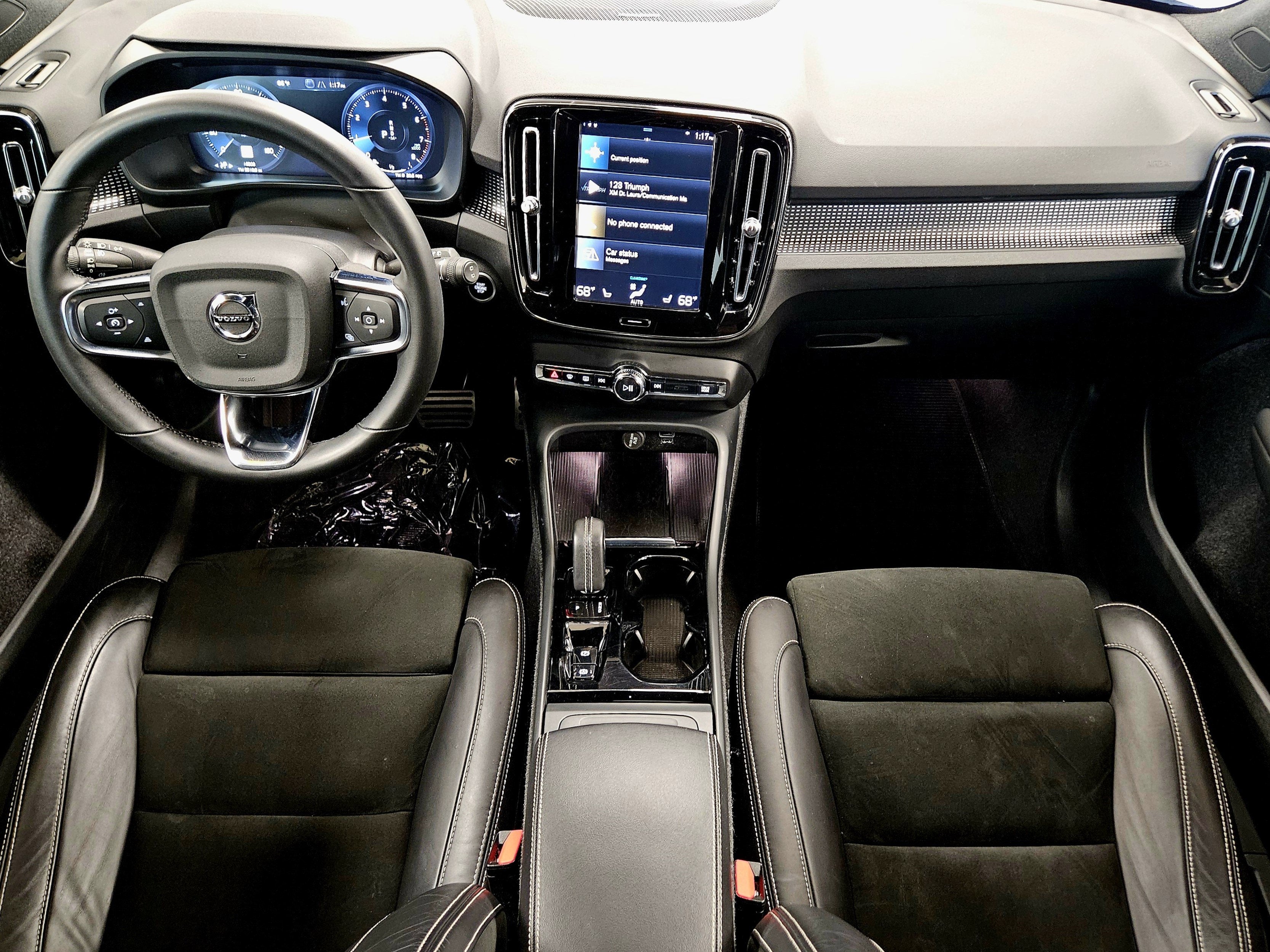 2022 Volvo XC40 R-Design