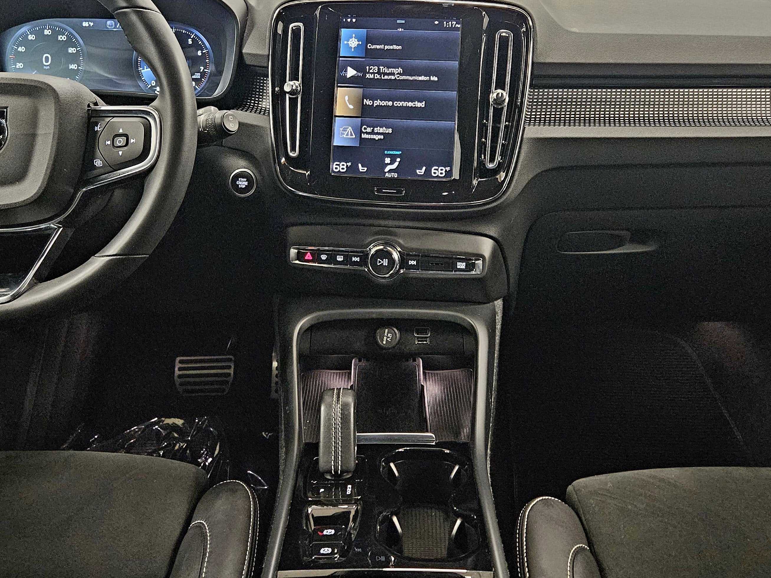 2022 Volvo XC40 R-Design