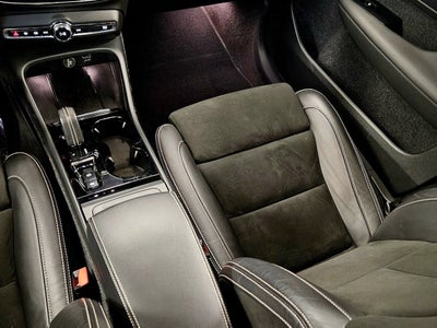 2022 Volvo XC40 R-Design