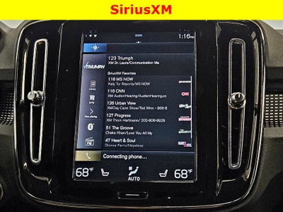 2022 Volvo XC40 R-Design