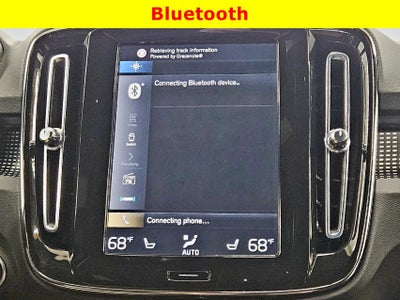 2022 Volvo XC40 R-Design