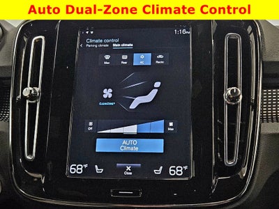 2022 Volvo XC40 R-Design