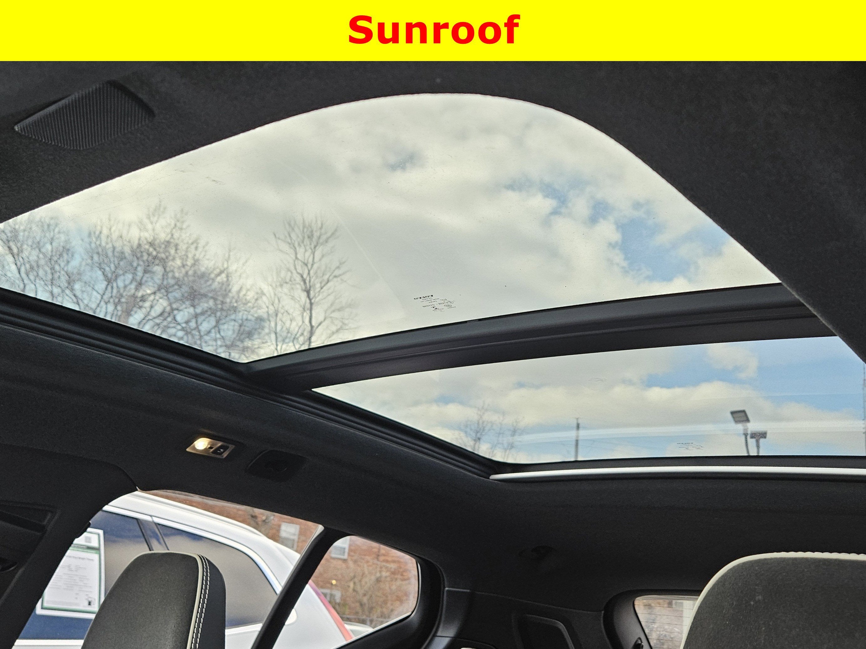 2022 Volvo XC40 R-Design