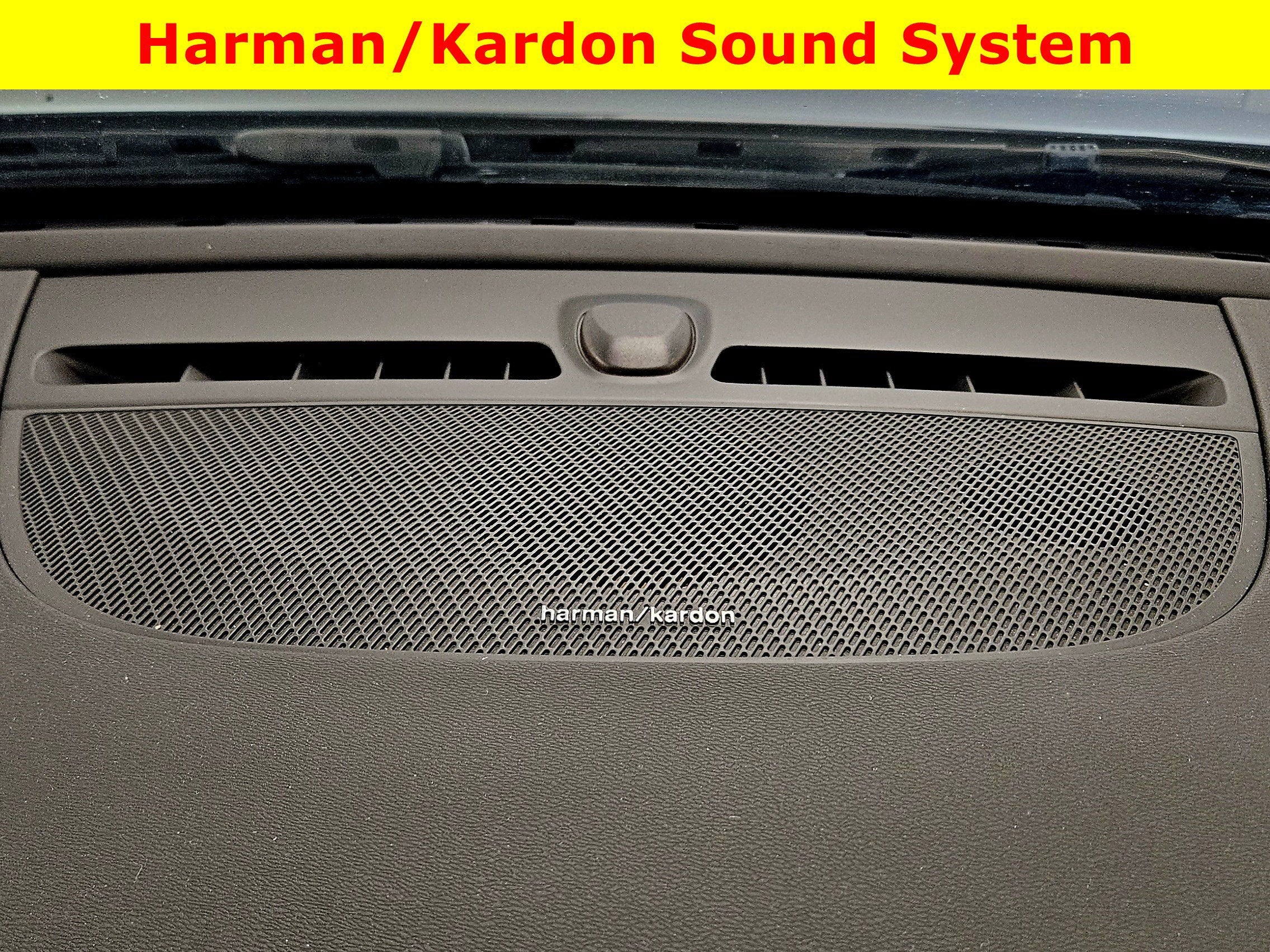 2022 Volvo XC40 R-Design