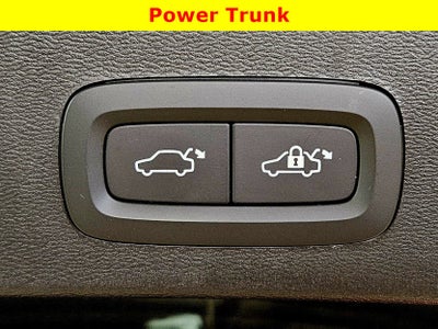 2022 Volvo XC40 R-Design