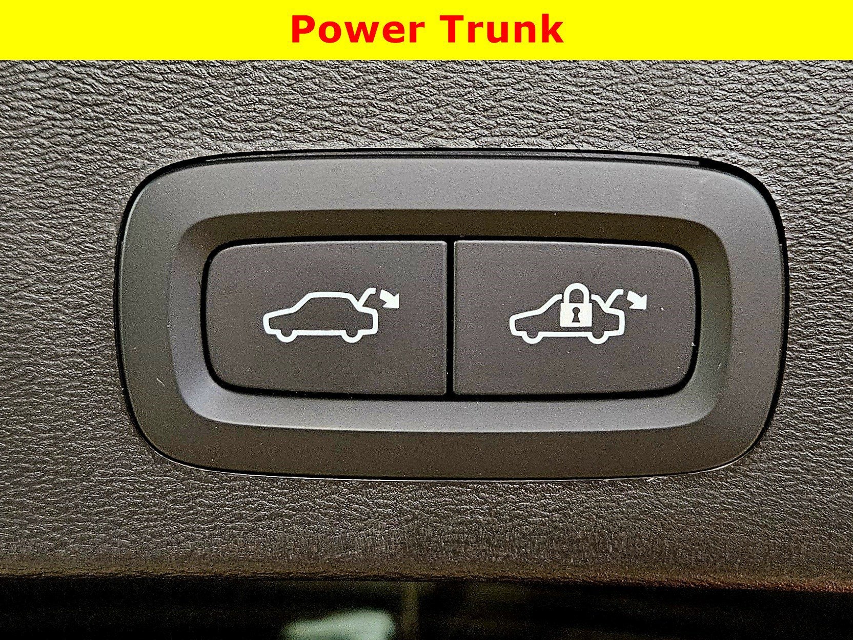 2022 Volvo XC40 R-Design