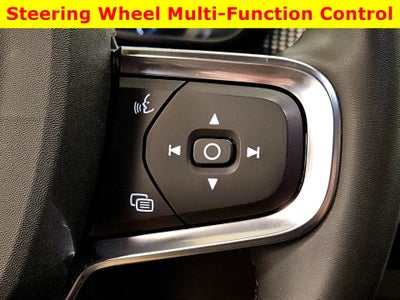 2022 Volvo XC40 R-Design