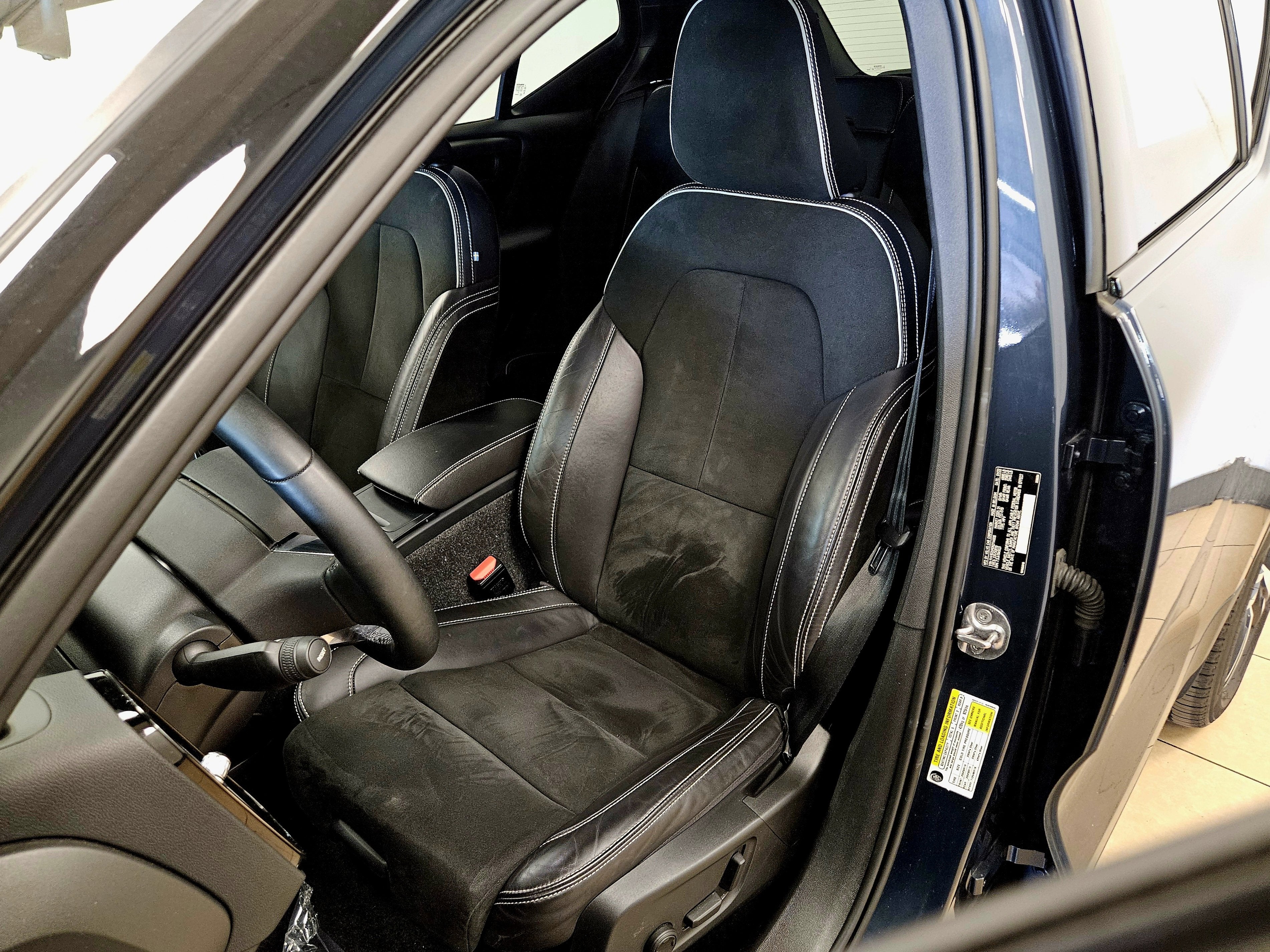 2022 Volvo XC40 R-Design