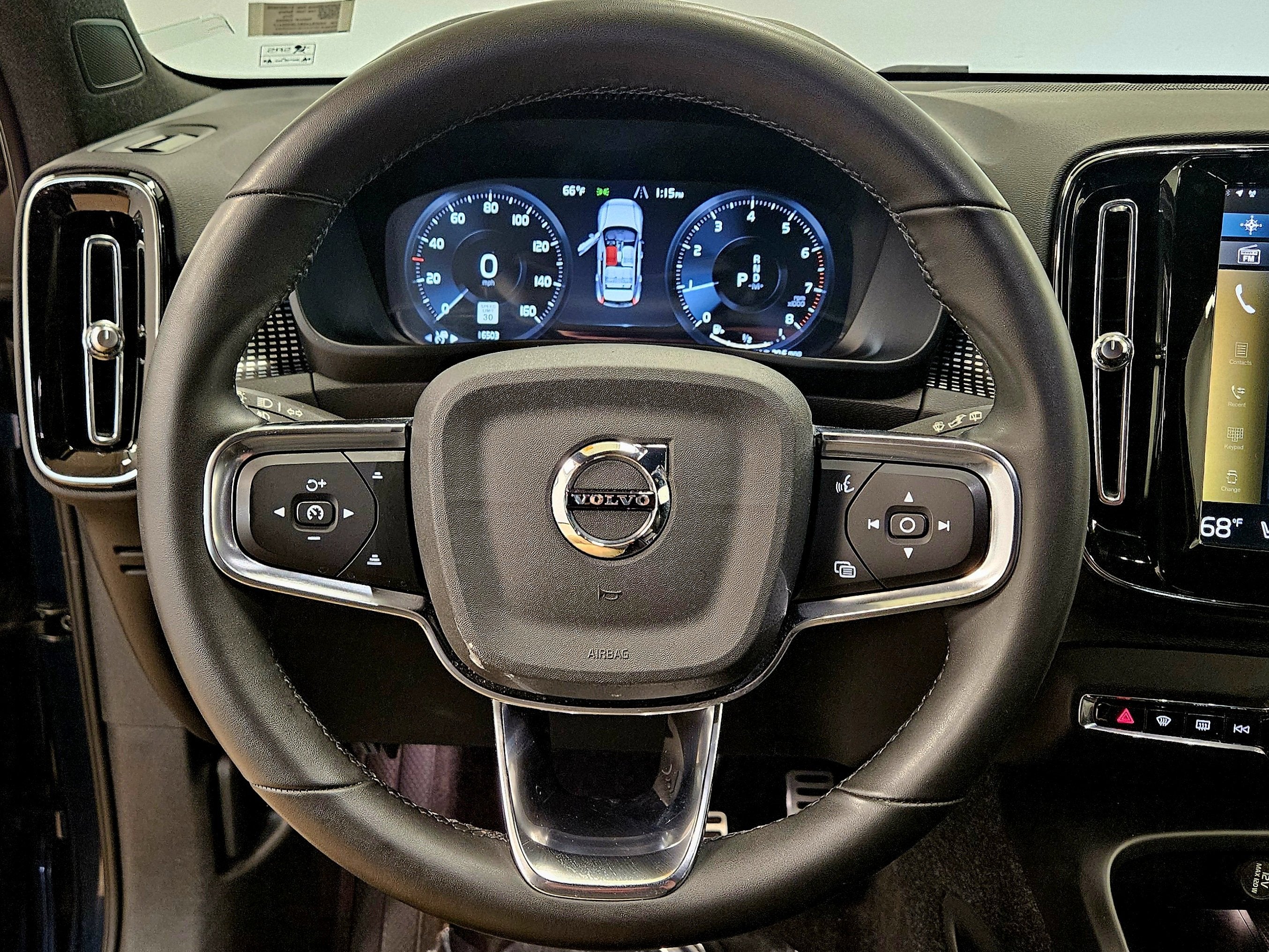 2022 Volvo XC40 R-Design