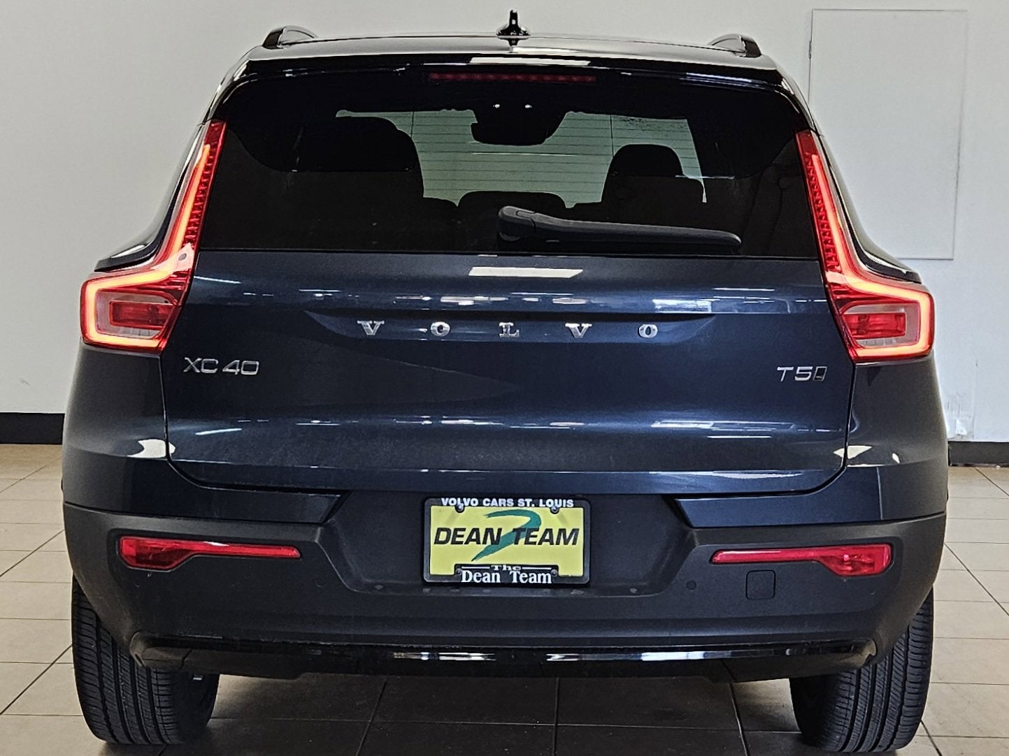 2022 Volvo XC40 R-Design