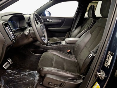 2022 Volvo XC40 R-Design