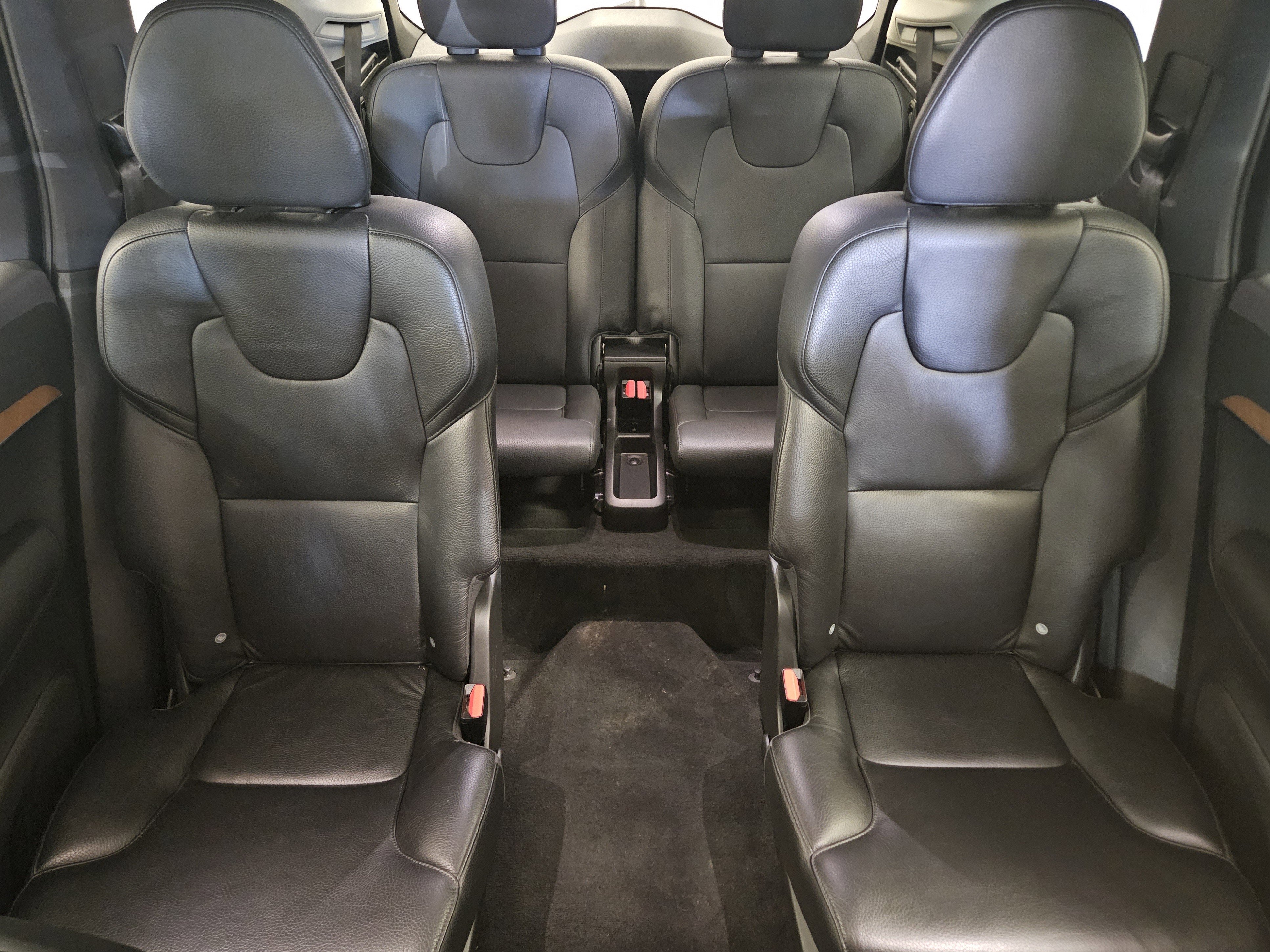 2021 Volvo XC90 Momentum 6 Passenger