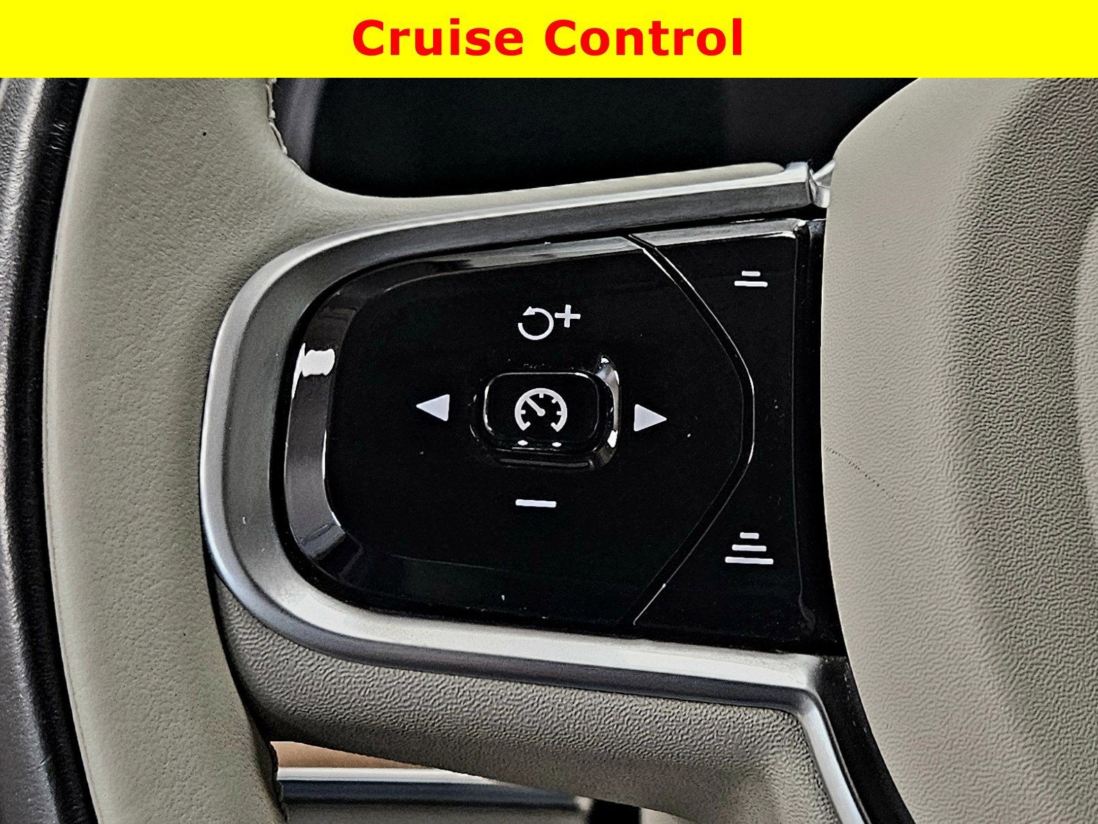 2021 Volvo XC90 Momentum