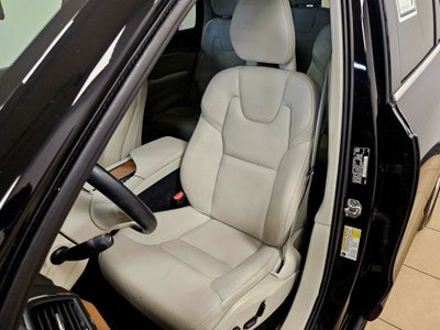 2021 Volvo XC90 Momentum