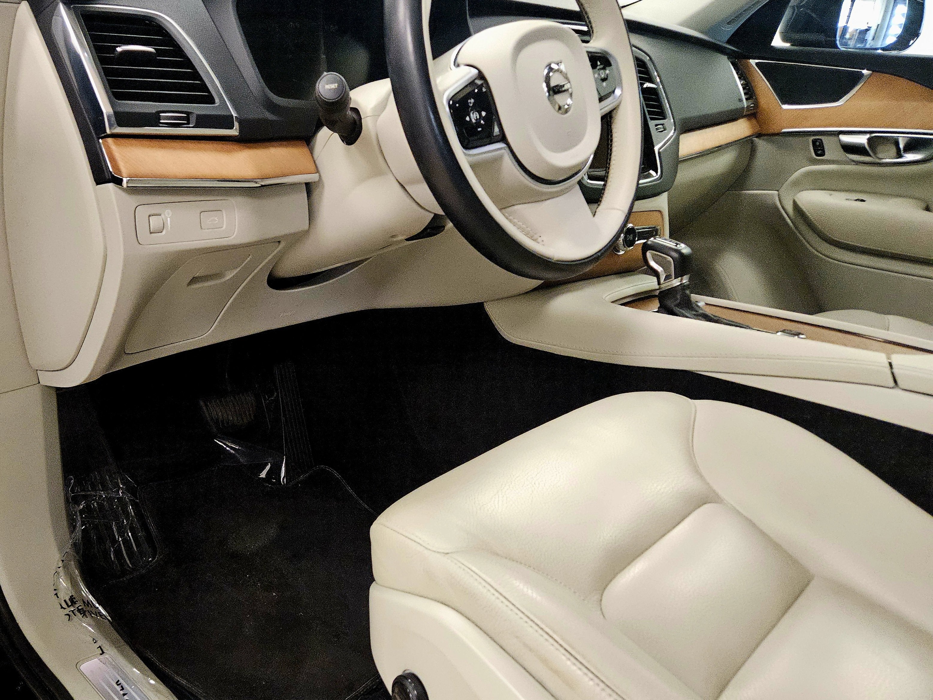 2021 Volvo XC90 Momentum