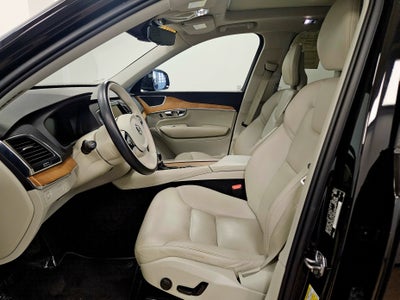 2021 Volvo XC90 Momentum