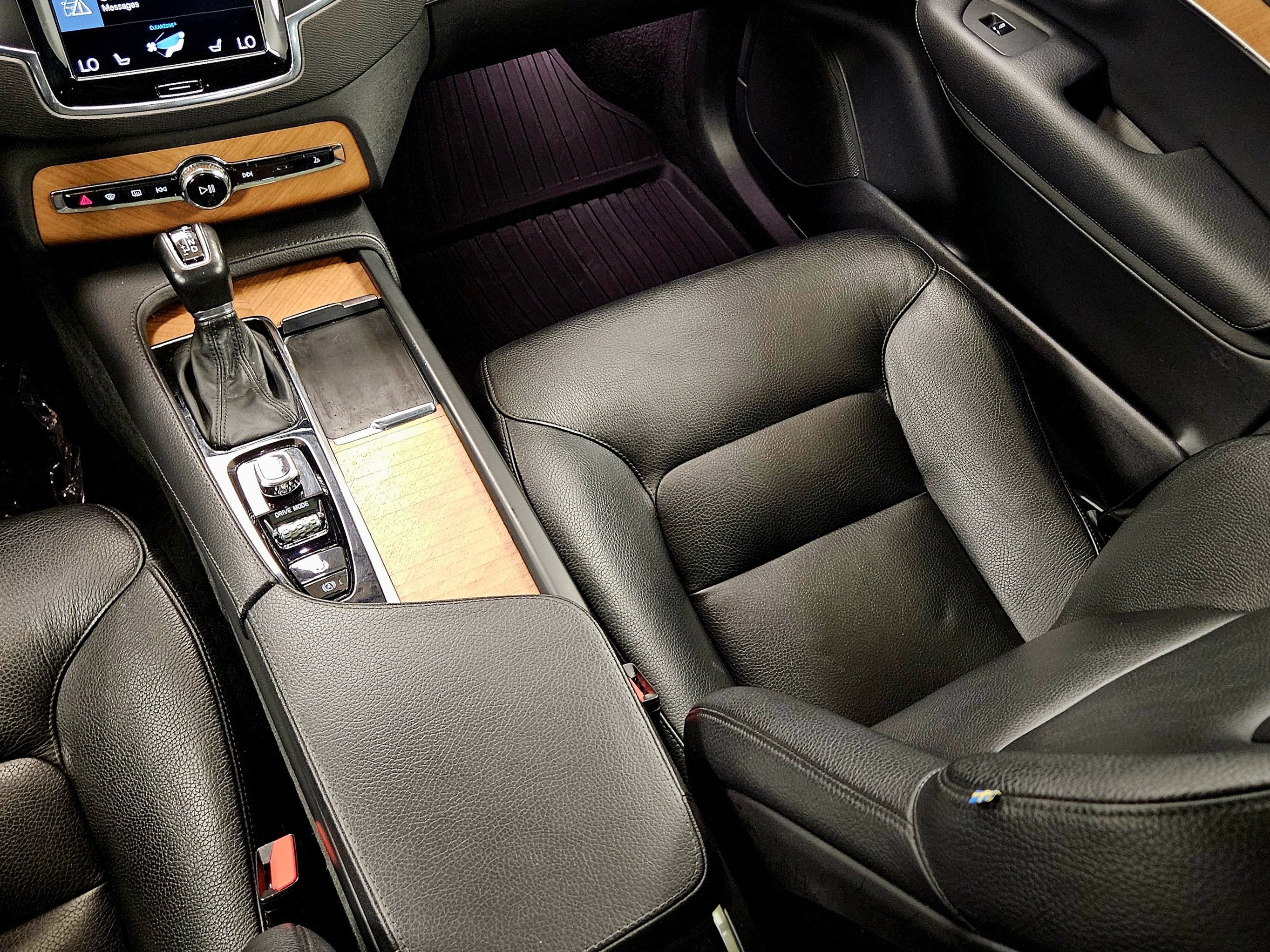 2021 Volvo XC90 Momentum 6 Passenger