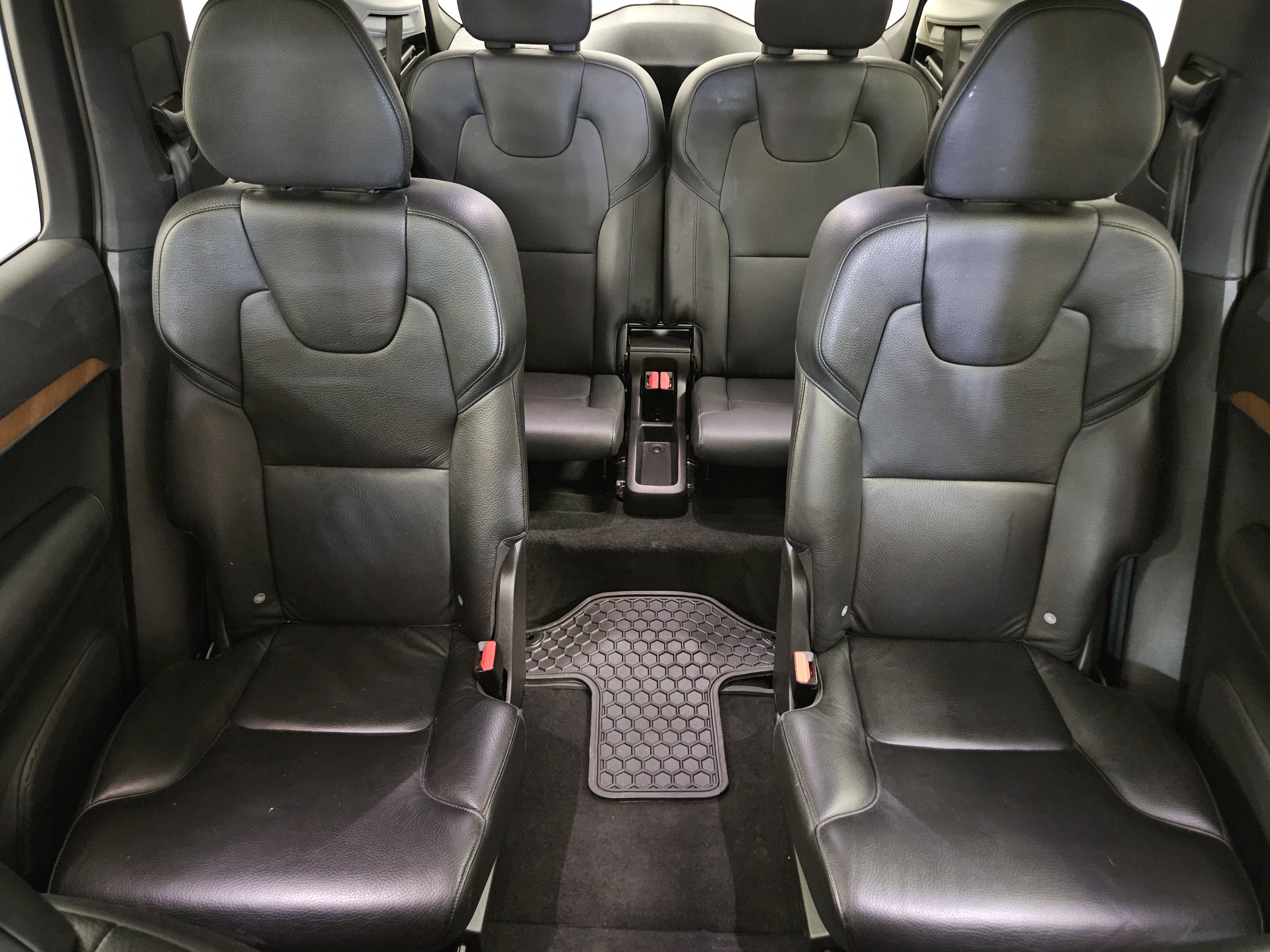 2021 Volvo XC90 Momentum 6 Passenger