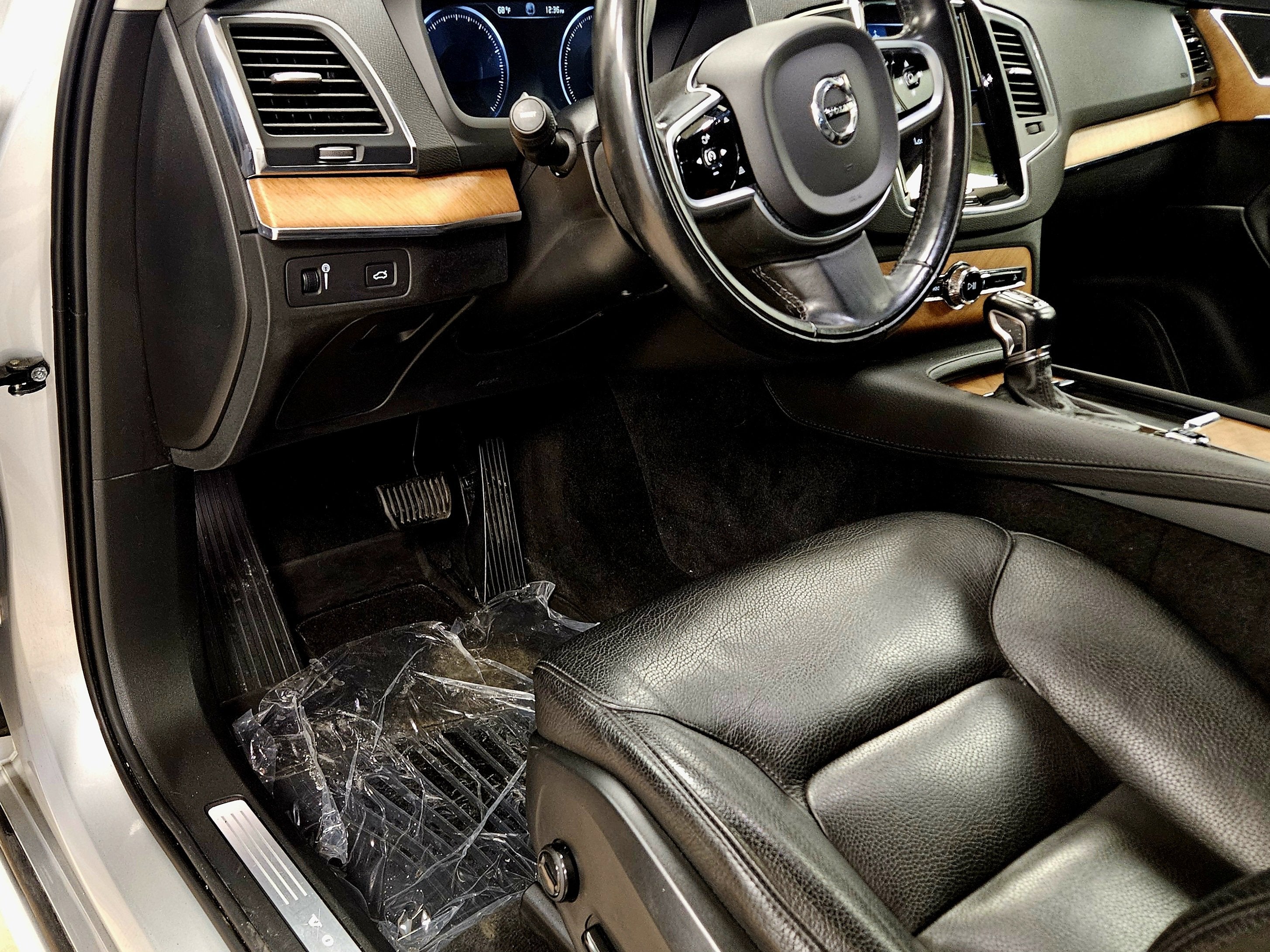 2021 Volvo XC90 Momentum 6 Passenger