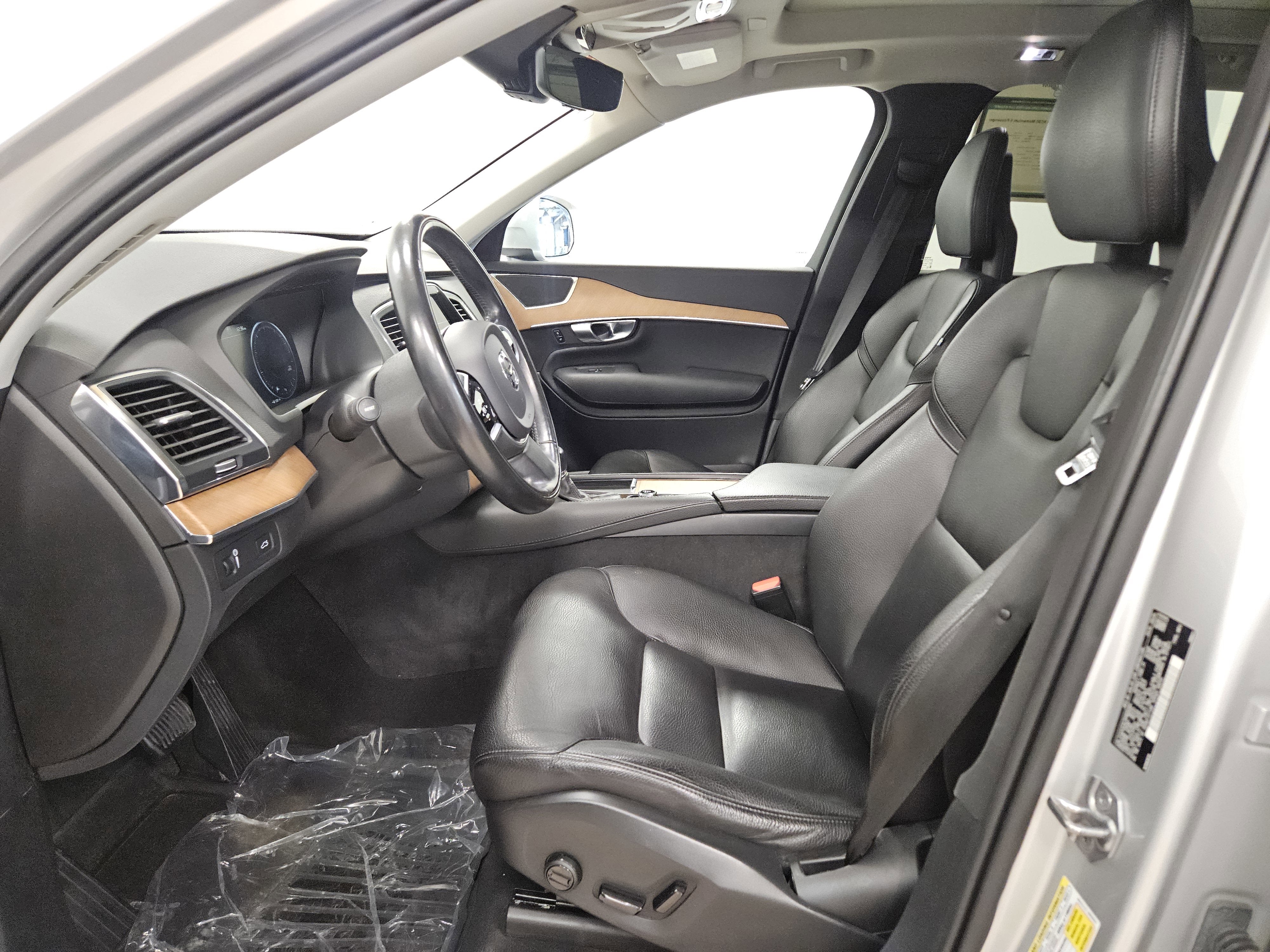 2021 Volvo XC90 Momentum 6 Passenger