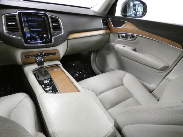 2021 Volvo XC90 Momentum 6 Passenger