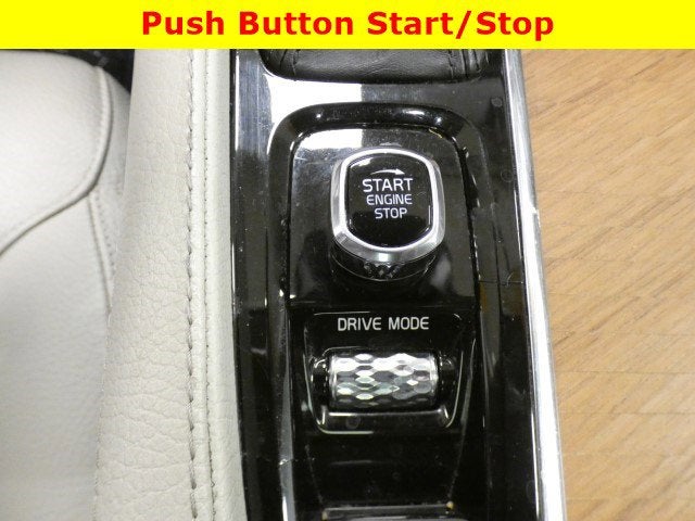 2021 Volvo XC90 Momentum 6 Passenger