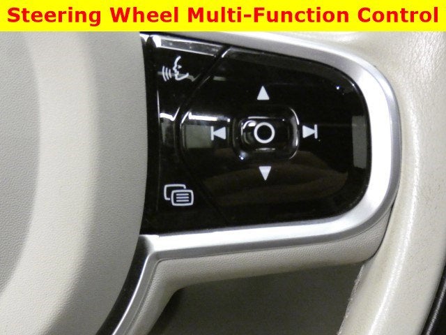 2021 Volvo XC90 Momentum 6 Passenger