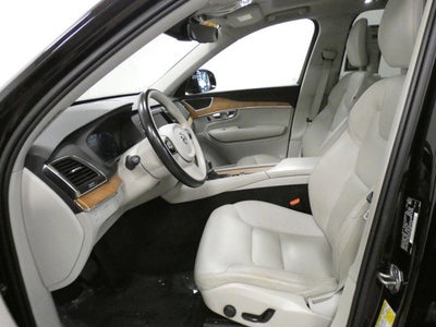 2021 Volvo XC90 Momentum 6 Passenger