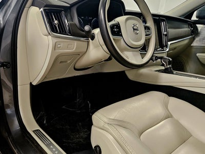 2020 Volvo V90 Cross Country T6