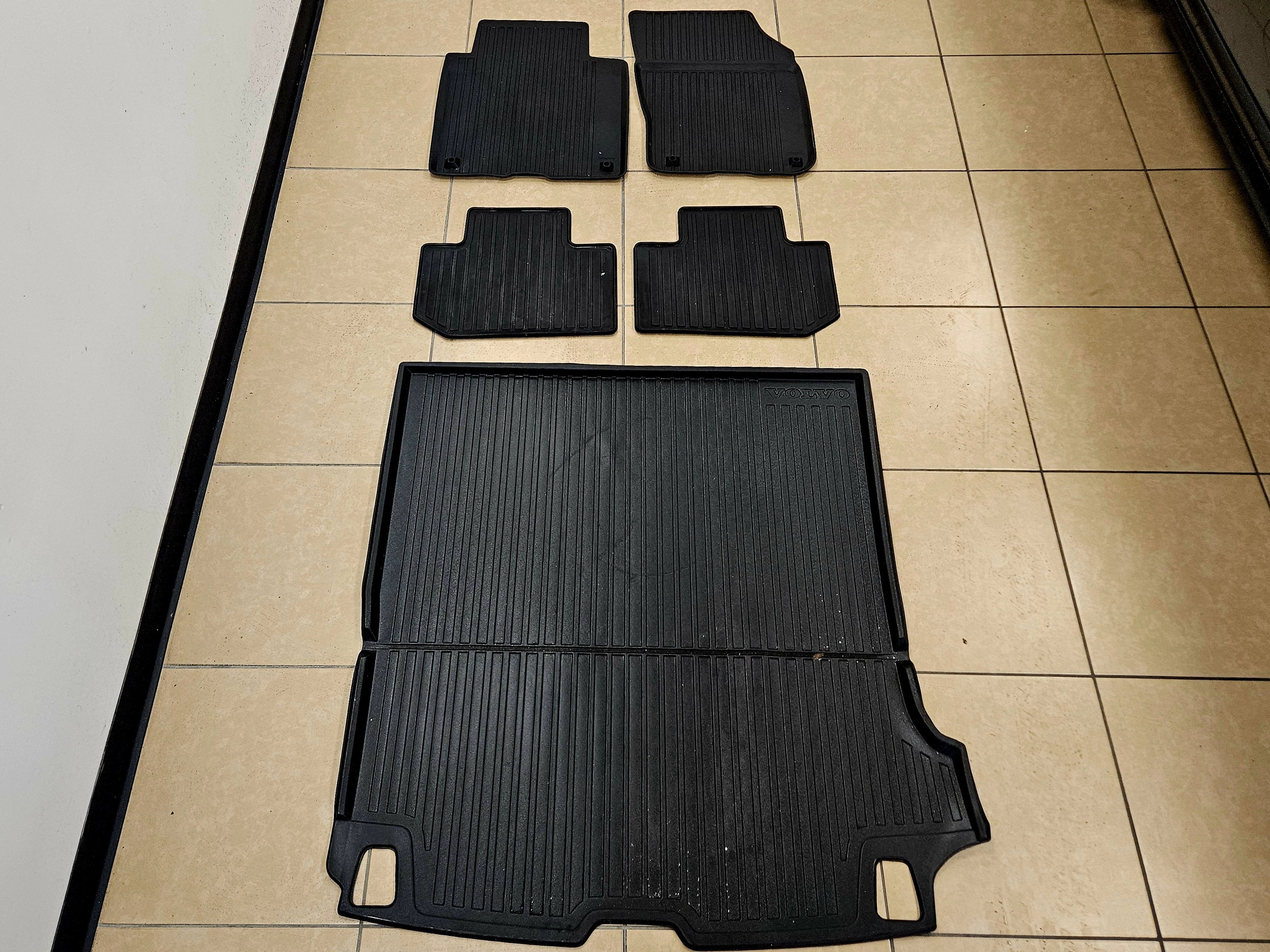 2020 Volvo V90 Cross Country T6