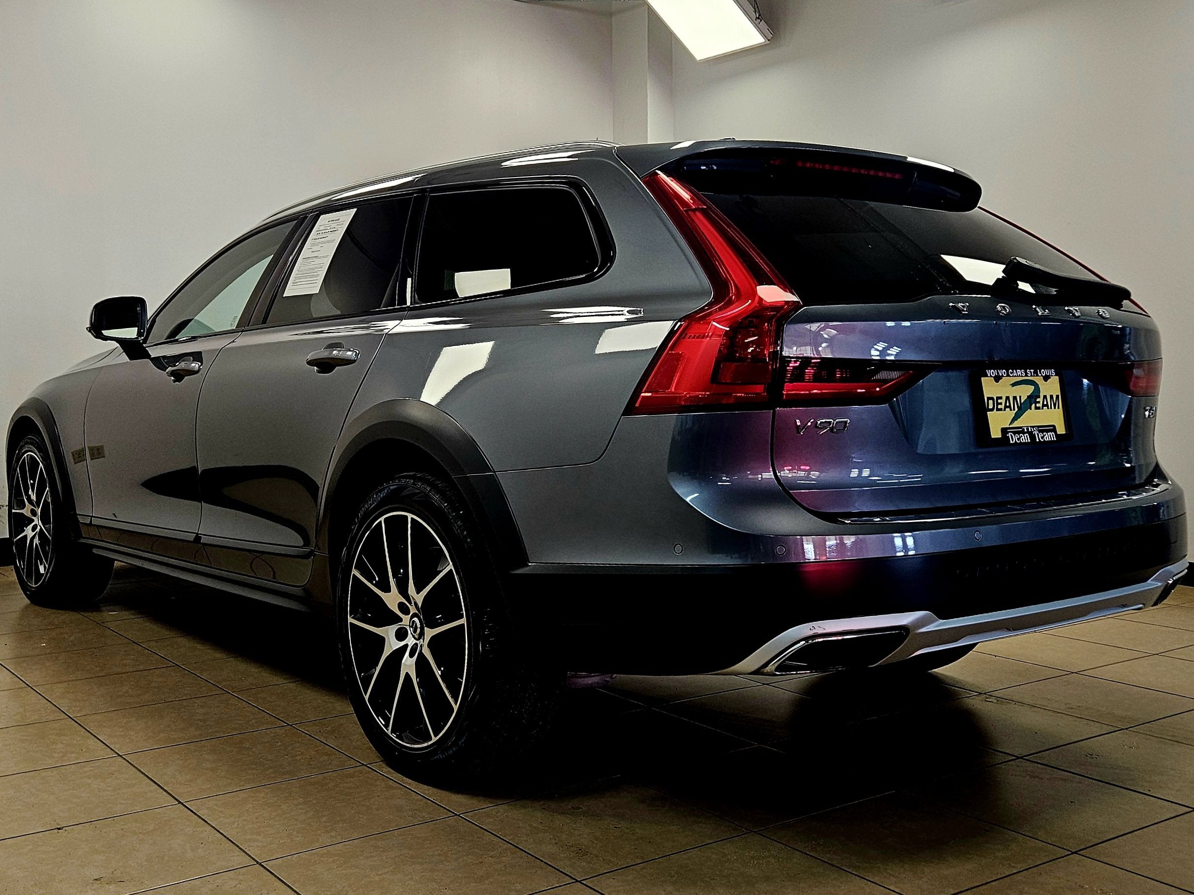 2020 Volvo V90 Cross Country T6