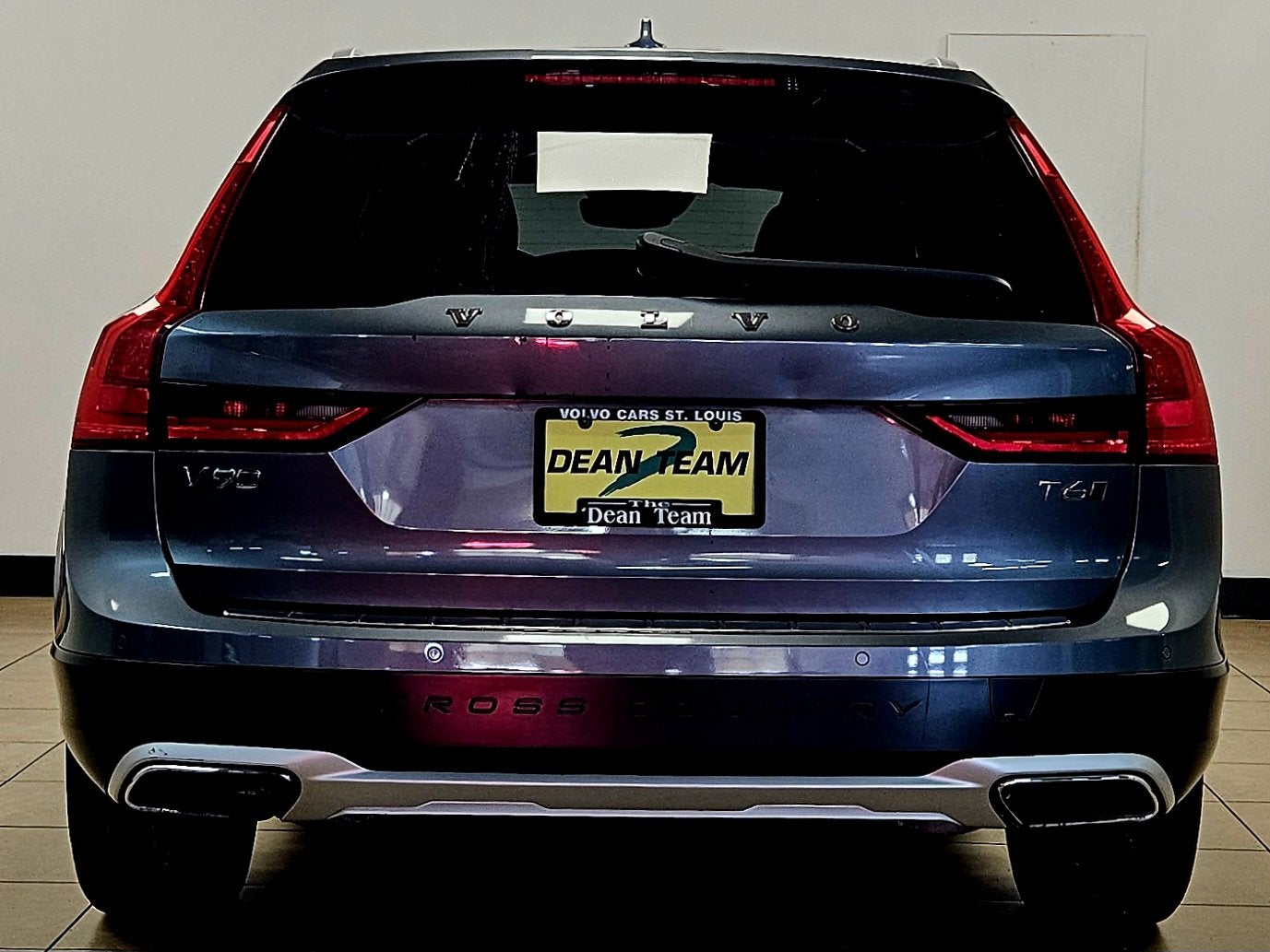 2020 Volvo V90 Cross Country T6