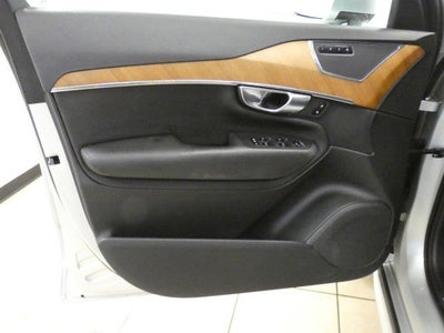 2021 Volvo XC90 Momentum