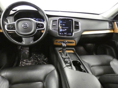 2021 Volvo XC90 Momentum