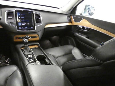 2021 Volvo XC90 Momentum