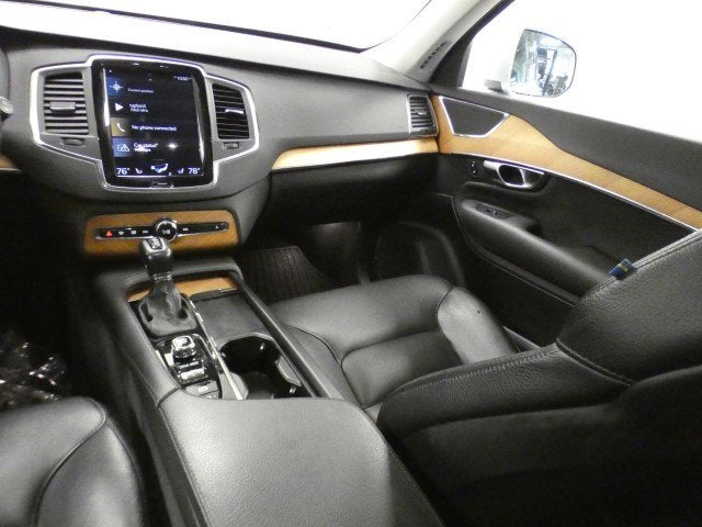 2021 Volvo XC90 Momentum
