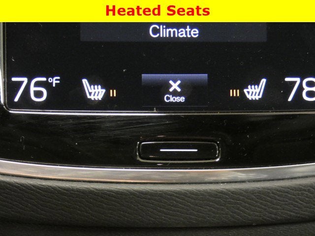 2021 Volvo XC90 Momentum